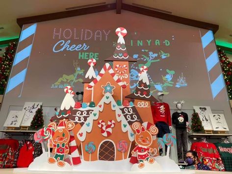 You Can Still See a Gingerbread House at Disneyland Resort This Year! Mickey Gingerbread House, Disney Gingerbread House, Disney Gingerbread, Disneyland Resort Hotel, Disneyland Holidays, Disneyland Christmas, Gingerbread House Decorations, Classroom Transformation, Gingerbread Decorations