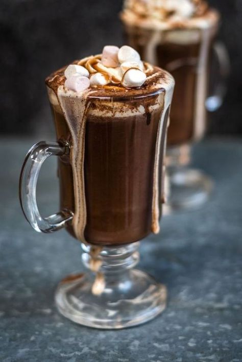 Hot Chocolate Recipes To Make On A Cosy Night In #hotchocolate #hotcocoa Wine Hot Chocolate, Red Wine Hot Chocolate, Boozy Hot Chocolate, Spiked Hot Chocolate, Winter Drink, Delicious Hot Chocolate, Cocoa Recipes, Hot Chocolate Marshmallows, Hot Chocolate Recipe