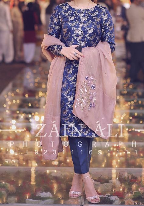 Engagement Photos Fancy, Jamawar Dresses, Beach Wedding Dress Simple, Wedding Dresses Ball Gown Lace, Wedding Dress Simple, Makeup Fails, Pakistani Formal Dresses, Wedding Dresses Ball Gown, Bridal Dresses Pakistan