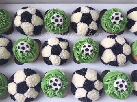 Soccer Party Cupcakes, Soccer Birthday Cupcakes, Soccer Cupcakes For Boys, Soccer Theme Cupcakes, Soccer Ball Cupcakes, Soccer Cupcake Ideas, Soccer Cupcake Cake, Western Theme Party Food, Soccer Cupcakes