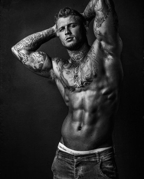 Madness Shantel Tessier, California Guys, Shantel Tessier, Rose Glasses, European Men, Tattoo Inspiration Men, Dark Men, Fitness Photos, Man Photography