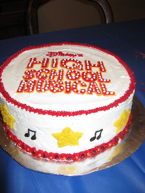 High School Musical - This is the view of the sides of the cake. High School Musical Party Invitations, High School Musical Themed Food, High School Musical Birthday Cake, High School Musical Birthday Party, High School Musical Party, Musical Cakes, Party Snacks Easy Appetizers, Musical Party, High School Musical Cast