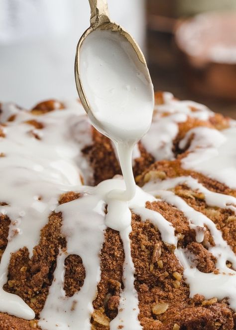 Powdered Sugar Glaze Drizzle Icing, Cake Glaze, Powdered Sugar Glaze, Fall Meals, Glaze For Cake, Desserts Cake, Powder Sugar, Basic Cake, Baking Goods