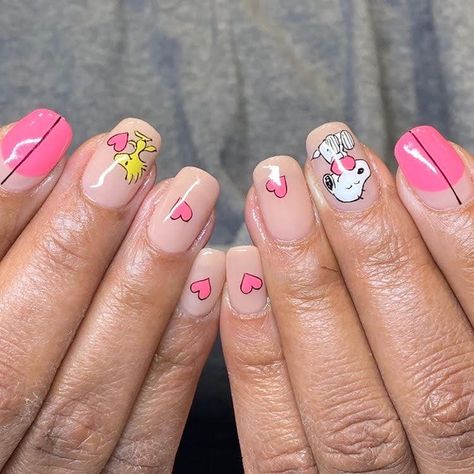 Snoopy Valentines Day Nails, Snoopy Nail Art, Mom Nails, Snoopy Nails, College Nails, Dog Nail Art, Animal Nail Art, Makeup Nails Designs, Magic Nails