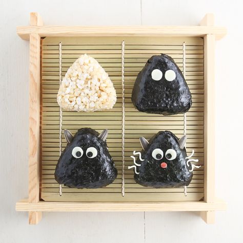 With Halloween around the corner next week, Scaredy-Cat Onigiri are just what you need to get the kiddos full before heading out for trick-or-treating. These are deliciously adorable, made to look loopy and crazed with fear! Onigiri are so perfect with a hot cup of tea. They can be filled with many tasty fillings--this time with a simple, fresh tuna salad that's spot-on for pairing with our kitty theme! If the little ones don't like tuna, no problem. Just use canned chicken breast ins... Onigiri Recipe, Fresh Tuna, Tuna Salad, Canned Chicken, Around The Corner, Cat Theme, Kid Friendly Meals, Kid Friendly, Chicken Breast