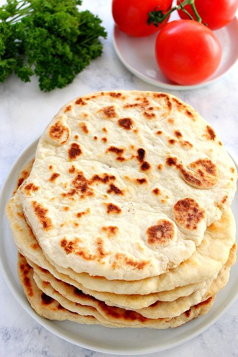 2-Ingredient Flatbread Recipe - easy soft flatbread made with self-rising flour, natural sour cream and no yeast. Perfect for wraps, in place of pizza dough or dipped in curry. Pane Naan, Easy Flatbread Recipes, Easy Flatbread, Homemade Flatbread, Flatbread Recipe, Flatbread Recipes, Flat Bread, Easy Bread Recipes, Greek Food