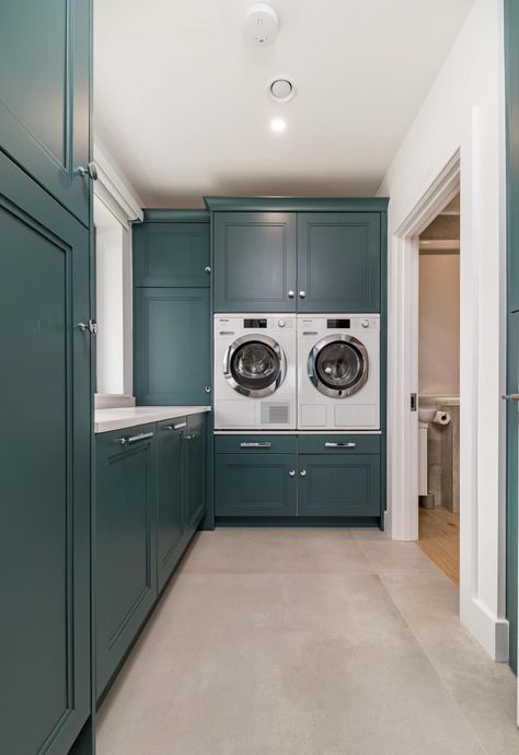 Utility Room Inspiration, Boot Room Utility, Small Utility Room, Utility Room Designs, Dream Laundry Room, Laundry Room Layouts, Laundry Room Renovation, Victorian Tiles, Laundry Room Remodel