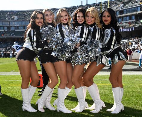 Raiders Cheerleaders, Mustang Girl, Raiders Girl, Oakland Raiders Football, Cheerleading Pictures, Cute Cheerleaders, Football Cheerleaders, Madden Nfl, Pom Pom Girl