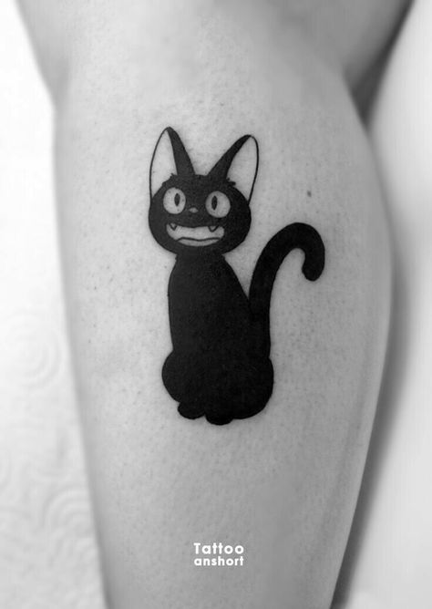 Jiji Kiki, Tatuaje Studio Ghibli, Studio Ghibli Tattoo, Cute Cat Tattoo, Ghibli Tattoo, Black Cat Tattoos, Bug Tattoo, Kawaii Tattoo, Weird Tattoos