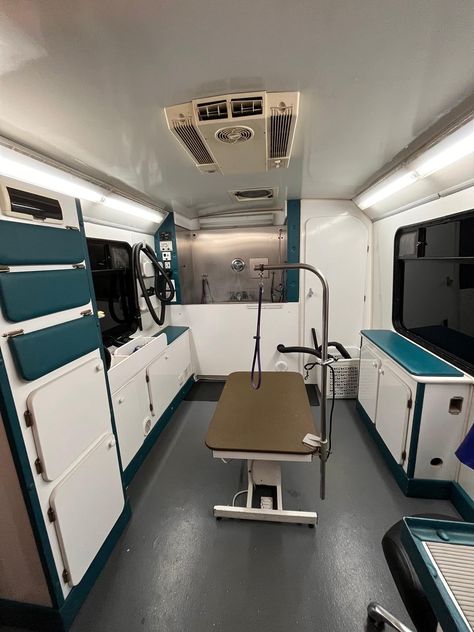 Mobile Dog Grooming Trailer Ideas, Mobile Grooming Van Interior, Mobile Veterinary Clinic, Dog Grooming Trailer Ideas, Mobile Pet Grooming Van, Mobile Dog Grooming Van Ideas, Mobile Dog Grooming Trailers, Dog Grooming Van, Mobile Grooming Van