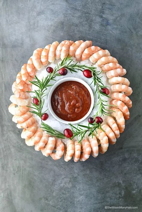 Christmas Eve Appetizers, Easy Holiday Appetizers, Xmas Appetizers, Shrimp Ring, Holiday Appetizers Christmas, Holiday Appetizers Easy, Christmas Recipes Appetizers, Christmas Eve Dinner, Xmas Dinner