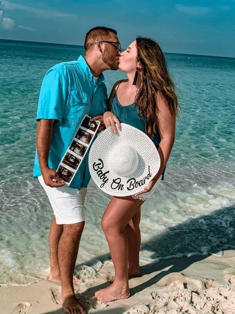 Cruise Baby Announcement, Beach Pregnancy Announcement With Kids, Cruise Pregnancy Announcement, Hawaii Baby Announcement, Gender Reveal Beach Ideas, Hawaii Pregnancy Announcement, Beach Gender Reveal Ideas, Gender Reveal Beach, Pregnancy Announcement Summer