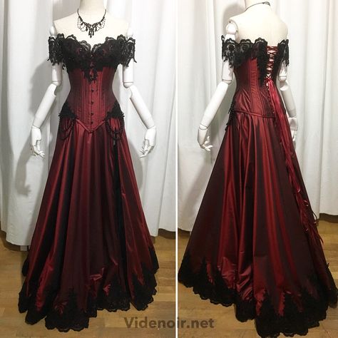 Vampire Outfit, Vampire Ball, Vampire Dress, Prom Dress Inspo, Victorian Goth, Princess Inspired, Prom Dress Inspiration, Fantasy Gowns, Stil Inspiration