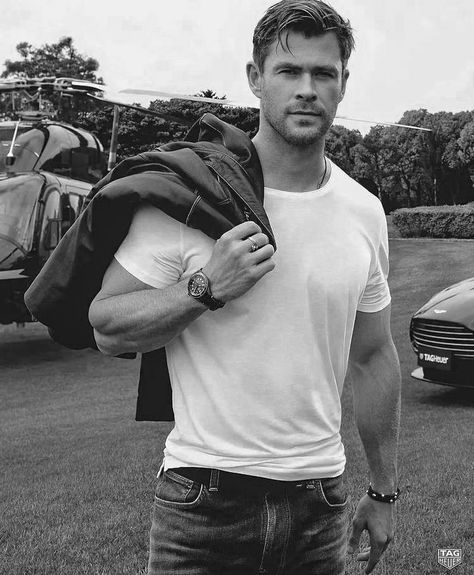 Liam Hemsworth Black And White, Chris Hemsworth Black And White, Chris Hemsworth Aesthetic, Hemsworth Brothers, Thor Odinson, Men Photography, Liam Hemsworth, Male Photography, Male Portrait