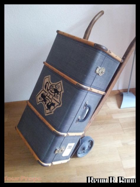 Oh my Gosh Harry Potter Trunk                                                                                                                                                     More Harry Potter Suitcase Diy, Ravenclaw Trunk, Hufflepuff Core, Harry Potter Suitcase, Room Harry Potter, Harry Potter Trunk, Hogwarts Trunk, Trunk Makeover, Harry Potter Bag