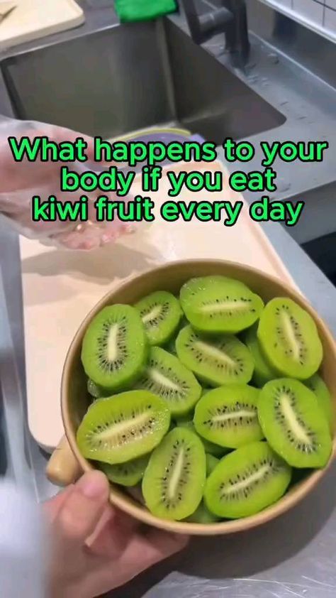 Fat Loss Made Simple | 👉 Type "Smoothie" If You Want To More Post From @bellyfatlosssmoothie What happens to your body if you eat kiwi fruit every day? 💝… | Instagram Kiwi Benefits, Fruit Facts, Kiwi Smoothie, Improve Nutrition, Detox Smoothie Recipes, Easy Detox, Vitamins For Kids, Simple Health, Wellness Recipes