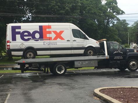 Fedex 2500 sprinter Fedex Car Broke Down, Fedex Truck Accident Proof, Fedex Accident, Id Card Photo Makeup, Fedex Truck, Truck Accident, American Fast Food, Money Template, Delivery Pictures