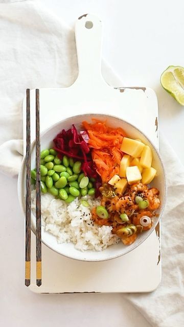 Prawn Poke Bowl, Sauce For Prawns, Hannah Food, Veg Stock, Spicy Prawns, Prawn Salad, Sushi At Home, Garlic Prawns, Sushi Love