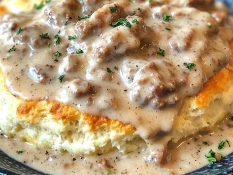 Sausage, Gravy, and Biscuit Pie: A Hearty Twist on a Classic Breakfast Favorite - NewsBreak Fried Chicken Gizzard Recipe, Homemade Chili Beans, Biscuit Pie, Homemade Iced Coffee Recipe, Gravy And Biscuits, Peach Tea Recipe, Gizzards Recipe, Baked Apple Fritters, Broccoli Pasta Bake