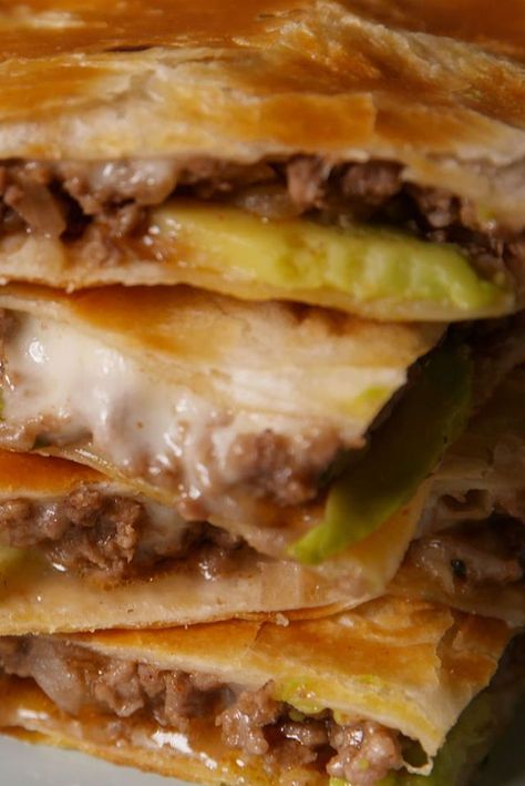 Ultimate Quesadilla vertical How To Make The Best Quesadillas, Shredded Chicken Quesadilla Recipe, Easy Quesadilla, Quesadilla Recipes Easy, Beef Quesadillas, Chicken Quesadilla Recipe, Quesadilla Recipe, Quesadilla Recipes, Bowl Food