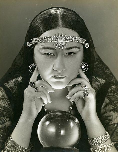 pagesofthings: “ Female fortune teller with a crystal ball. photograph by Froelich, Russell, 1930s. ” Lillian Russell, Vintage Fortune Teller, Wealthy Lifestyle Luxury, Postal Vintage, Tattoo Illustration, Vintage Circus, Fortune Teller, Figure Drawing Reference, San Rafael