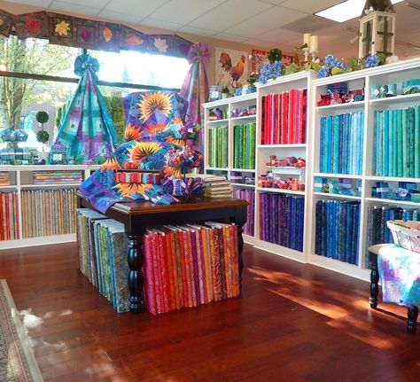 Quilt Shop Displays, Fabric Shop Display, Fabric Store Displays, Quilt Sampler, Quilt Display, Quilt Studio, Quilt Shops, Shop Doors, Fabric Photography