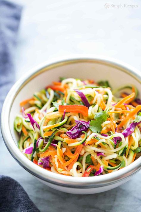 Fresh veggie salad tossed with a sesame rice vinegar dressing is light, fresh, and easy! Chinese Zucchini, Noodles With Cabbage, Rice Vinegar Dressing, Zucchini Noodle Recipes Healthy, Zucchini Noodle Salad, Sesame Rice, Zucchini Noodles Salad, Zucchini Noodle, Zucchini Noodle Recipes