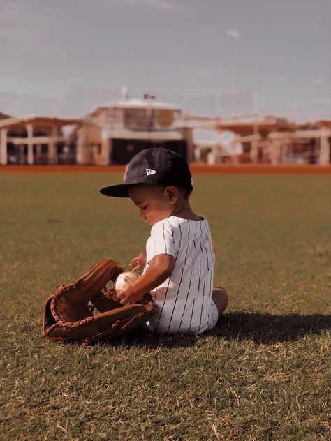 1st Birthday Baseball Theme Photo Shoot, Rookie Of The Year Photo Shoot, Rookie Year Photoshoot, Baseball First Birthday Pictures, Baseball Half Birthday, Baseball Photoshoot, 1st Birthday Baseball, Baseball Pics, Photo Bebe