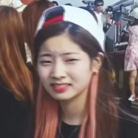 Twice Memeable Face, Twice Fanart, Yoo Jeongyeon, Kim Dahyun, Son Chaeyoung, Chou Tzuyu, Funny Kpop Memes, Solo Pics, Pre Debut