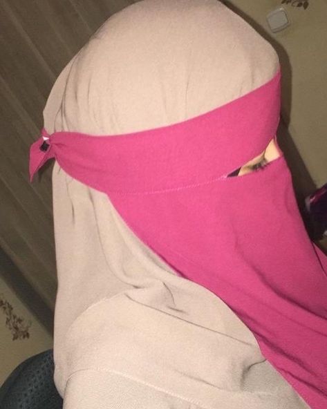 Pink Niqab, Mode Niqab, Cool Illusions, Modest Fashion Hijab, Muslim Outfits, Fashion Hijab, Cute Couples Kissing, Streetwear Fashion Women, Muslim Girls