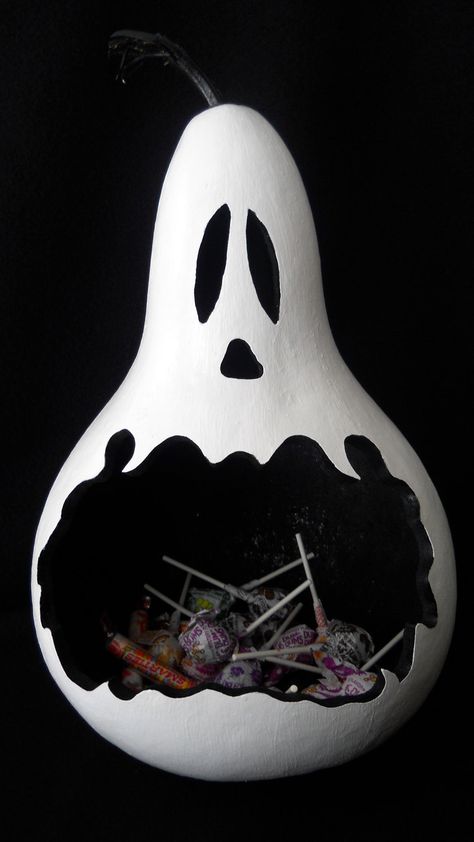 .... Gourd Carving Ideas, Halloween Gourds Ideas, Ghost Gourds, Paint Ghost, Carved Gourds, Dried Gourds, Fall Gourds, Halloween Gourds, Gorgeous Gourds