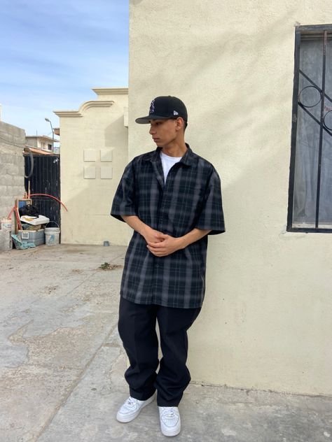 Gangsta Fits Men, Mexican Gangster Outfit, Gangsta Outfits Men, 90s Gangster Outfits, Mexican Gangster Style, Chicano Style Fashion, Cholo Outfit Men, Fb County Outfits, Chicano Outfits Men