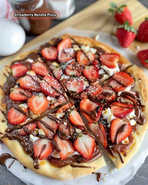 Recipes Lovers with Olivia | 🍕🍫 Strawberry Nutella Pizza 🍓✨ | Facebook Strawberry Pizza, Nutella Pizza, Strawberry Stuff, Strawberry Nutella, Pastry Desserts, Dessert Lover, Nutella, Pastry, Pizza