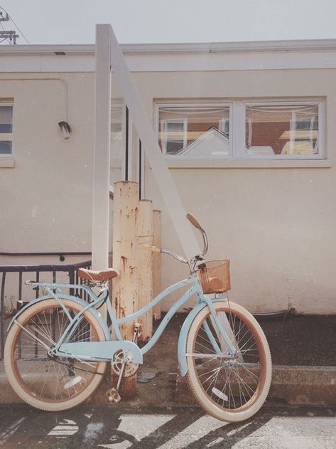 young forever || baby blue & tan Aesthetic Bikes, Bicycle Aesthetic, Beach Cruisers, Velo Vintage, Dream Bike, Retro Bike, Pretty Bike, Young Forever, Character Sheets