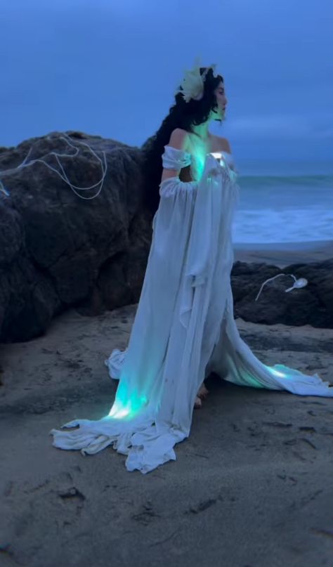 Air Themed Outfit, Water Goddess Outfit, Water Fae Aesthetic, Water Element Costume, Water Goddess Aesthetic, Ocean Inspired Outfits, Fae Oc, Water Outfit, Mermaid Things