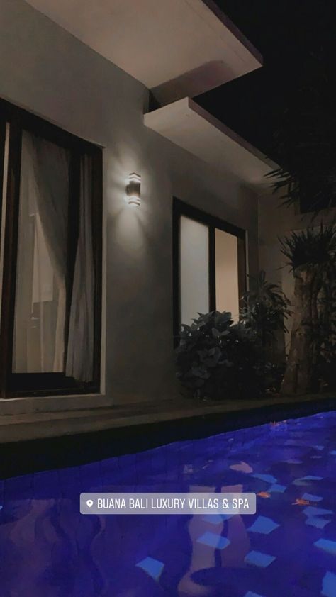 Villa Bali Snapgram, Pool At Night, Hospital Photography, Snapchat Picture, Instagram Photo Editing, Instagram Ideas Photography, Cute Love Cartoons, Tumblr Photography, London Instagram