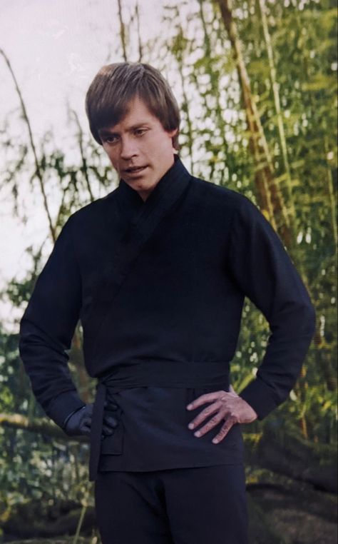 Luke Skywalker Black Outfit, Luke Skywalker Cosplay, Jedi Academy, Luke Skywalker Jedi, Star Wars Food, Star Wars 7, Star Wars Obi Wan, Star Wars Luke, Star Wars Luke Skywalker