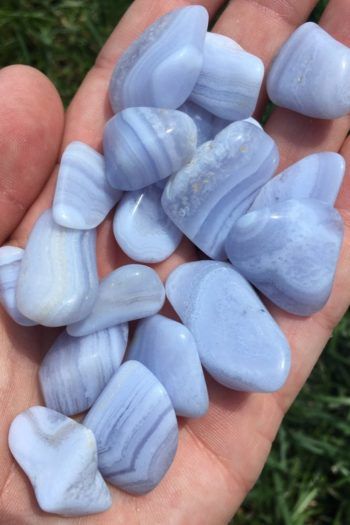 Planet Aesthetic, Crystal Vibes, Spiritual Stuff, Crystal Aesthetic, Dr House, Chakra Healing Crystals, Spiritual Crystals, Pretty Rocks, Meditation Benefits