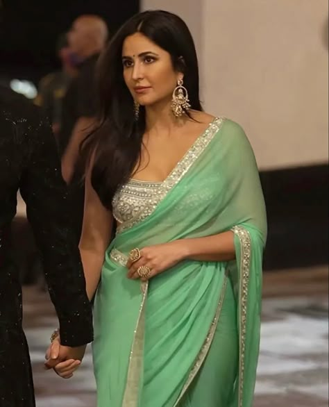 Yjhd Saree, Beautiful Sarees Classy, Katrina Kaif In Saree, Graduation Saree, Simple Saree Designs, Bollywood Dress, Fancy Sarees Party Wear, Simple Sarees, Indian Saree Blouses Designs