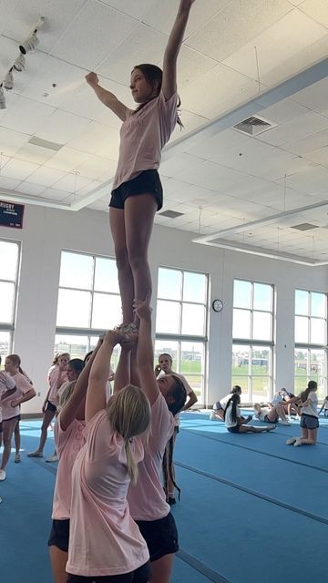 Cheer Gym Aesthetic, Cheer Practice Aesthetic, Coach Aesthetic Sports, Cheerleader Practice, Cheer Training, Cheer Fits, Cheerleading Aesthetic, Cheerleader Aesthetic, Cheer Gym