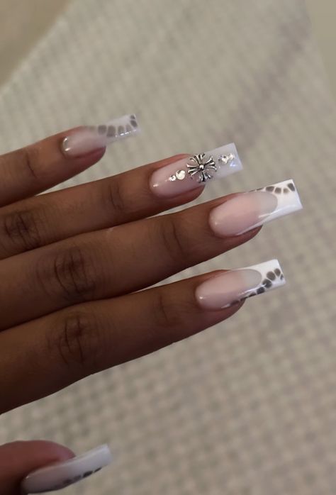 Medium Nails Ideas Art Designs, Minimalist French Tip Nails, French Tip Medium Nails, Coffin French Tip Nails With Design, Street Style Nails, Nails Square Medium, Tattoos Abstract, Tattoos Japanese, Tattoos Watercolor