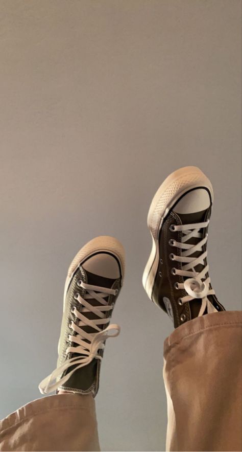 How To Style Sage Green Converse, Sage Green Converse Aesthetic, Platform Converse Aesthetic, Custom Platform Converse, Sage Green Converse, Converse Aesthetic, Dr Shoes, Platform Converse, Green Sage