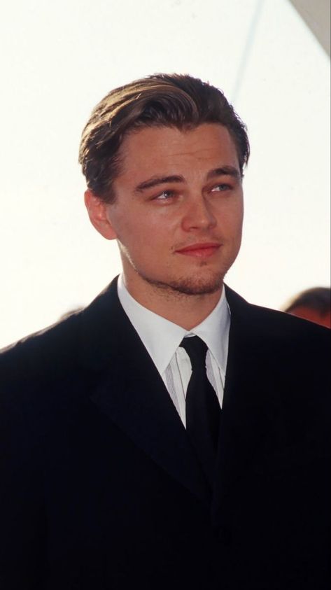 Leonardo Dicaprio Celebrity 1998, Leonardo Dicaprio Older, Leonardo Dicaprio Photos, Leonardo Dicaprio 90s, Young Leonardo Dicaprio, Leo Dicaprio, Blonde Boys, Hollywood Actor, Leonardo Dicaprio