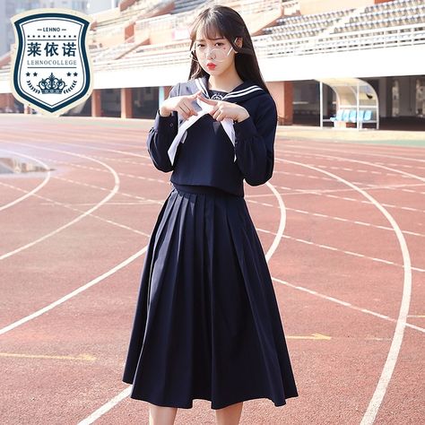 Korean School Outfits, Japanese High School Uniform, Girls Long Skirts, Japanese Uniform, School Uniform Fashion, Long Skirt Fashion, School Skirt, Seoul Fashion Week, Japanese Dress