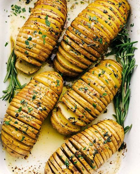 Alyssa Rivers | Food Blogger on Instagram: “Crispy, perfectly seasoned, and so scrumptious, these Garlic Butter Hasselback Potatoes 🥔 are going to be your new go to favorite! Your…” Cilantro Chicken, Hasselback Potatoes, The Recipe Critic, Recipe Critic, Potato Recipes Side Dishes, Potato Sides, Potato Side Dishes, Best Side Dishes, Herb Butter