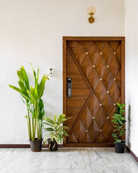 Flat Front Door Design, Traditional Main Door Design, Contemporary Main Door Design, Main Entry Door Design, Aluminum Door Design, Traditional Door Design, Door Designs Modern, Door Frame Design, Contemporary Door Design