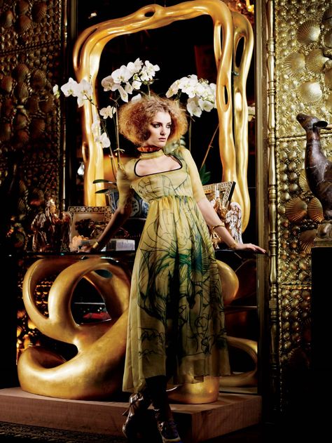 Beauty and the Beast", Drew Barrymore by Annie Leibovitz for Vogue US April Anne Leibovitz, Annie Leibovitz Photos, Annie Leibovitz Photography, Rodney Smith, Daucus Carota, Annie Leibovitz, Drew Barrymore, Richard Avedon, National Portrait Gallery