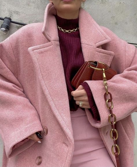 Mode Purple, Pink Coat, Modest Fashion Outfits, Winter Aesthetic, Pink Outfit, Looks Style, Winter Fashion Outfits, Fall Winter Outfits, Black Aesthetic