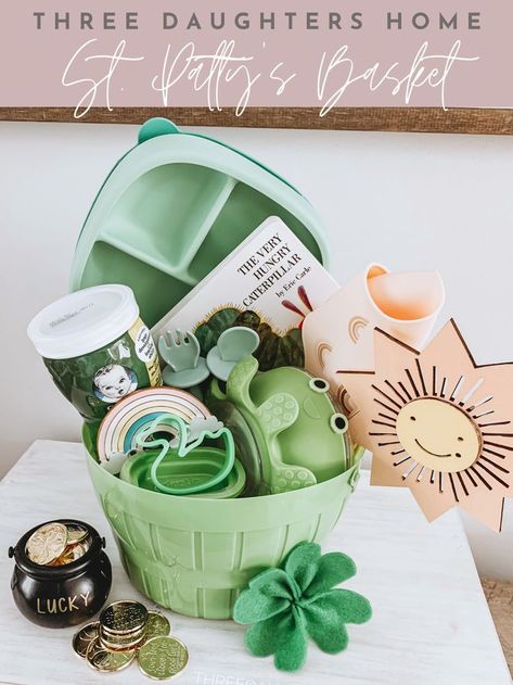 festive green St. Patrick's day gift basket for a toddler Easter Decor Outdoor, Gift Baskets For Kids, Baskets For Kids, Vintage Easter Decor, The Leprechaun, St Patricks Crafts, St Patricks Day Crafts For Kids, Kids Gift Baskets, St Patrick Day Activities