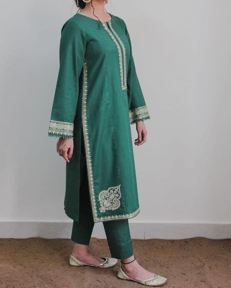 Winter Kurtas For Women, Winter Suits Designs For Women Indian, Pakistani Winter Suit Design, Winter Punjabi Suits For Women, Kashmiri Suit Design, Winter Suit Design For Women Pakistani, Winter Suits For Women Indian Casual, Woolen Suits Women Indian, Winter Salwar Suit For Women